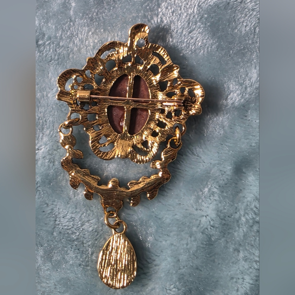 Modern "Antique Gold Tone" Cameo Brooch with Brown Accents - Picture 2 of 2